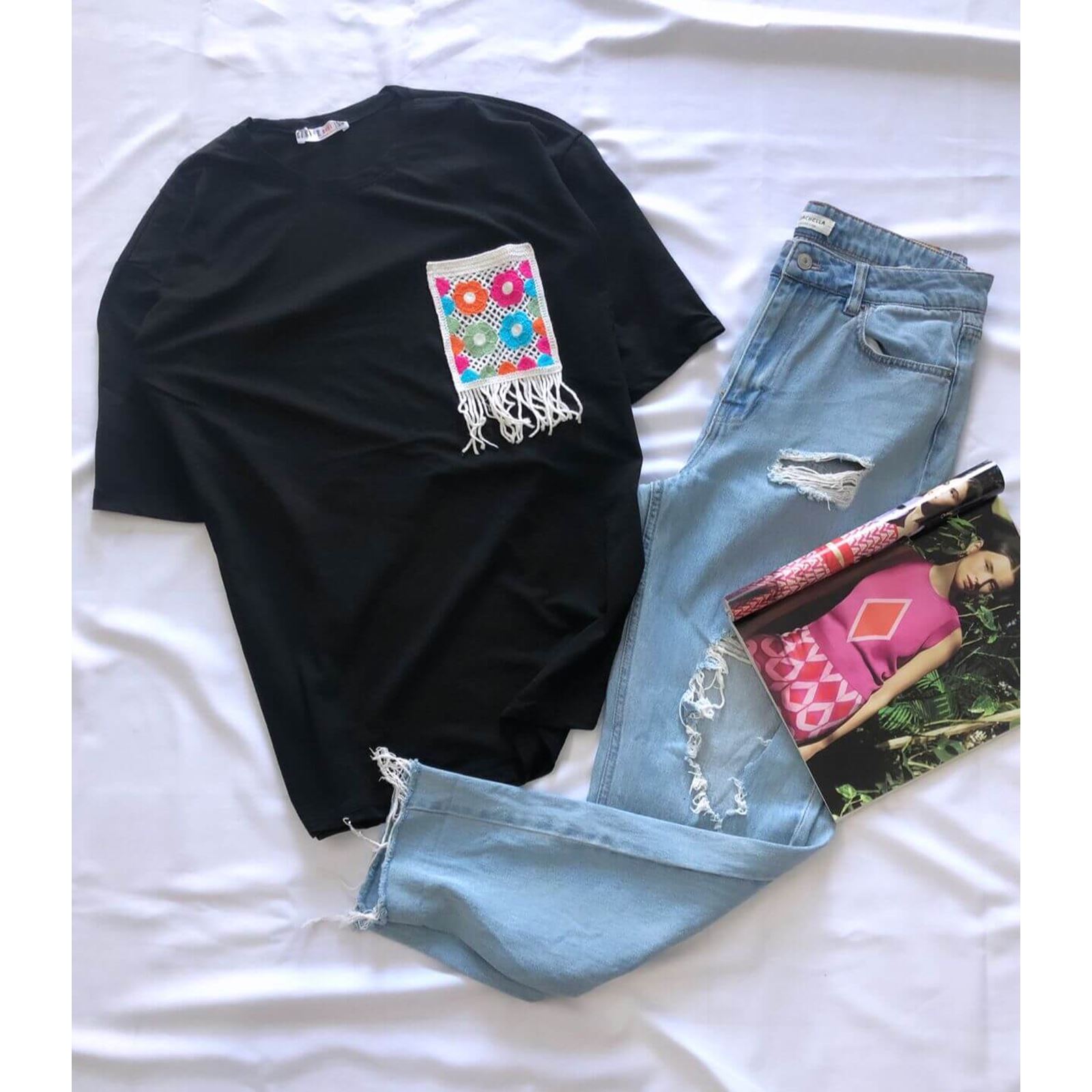 Siyah Püskül Cep Detay Tişört