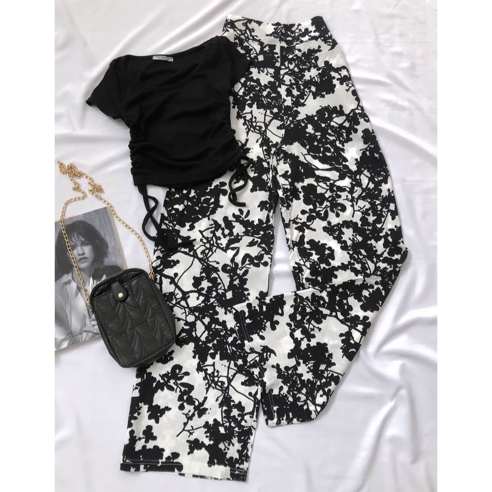 Siyah Yan Büzgü Detay Crop