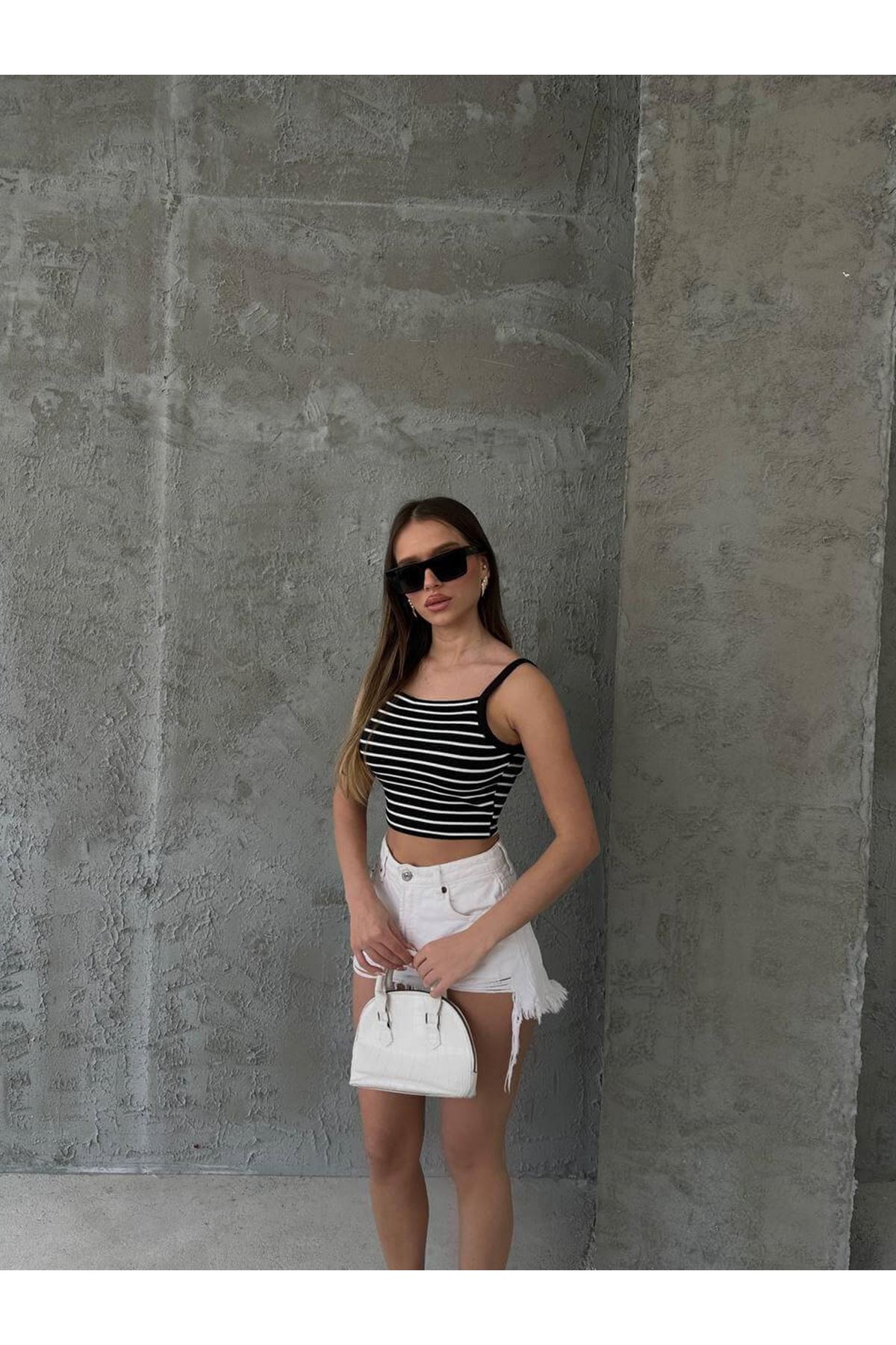 Siyah Çizgi Askılı Crop