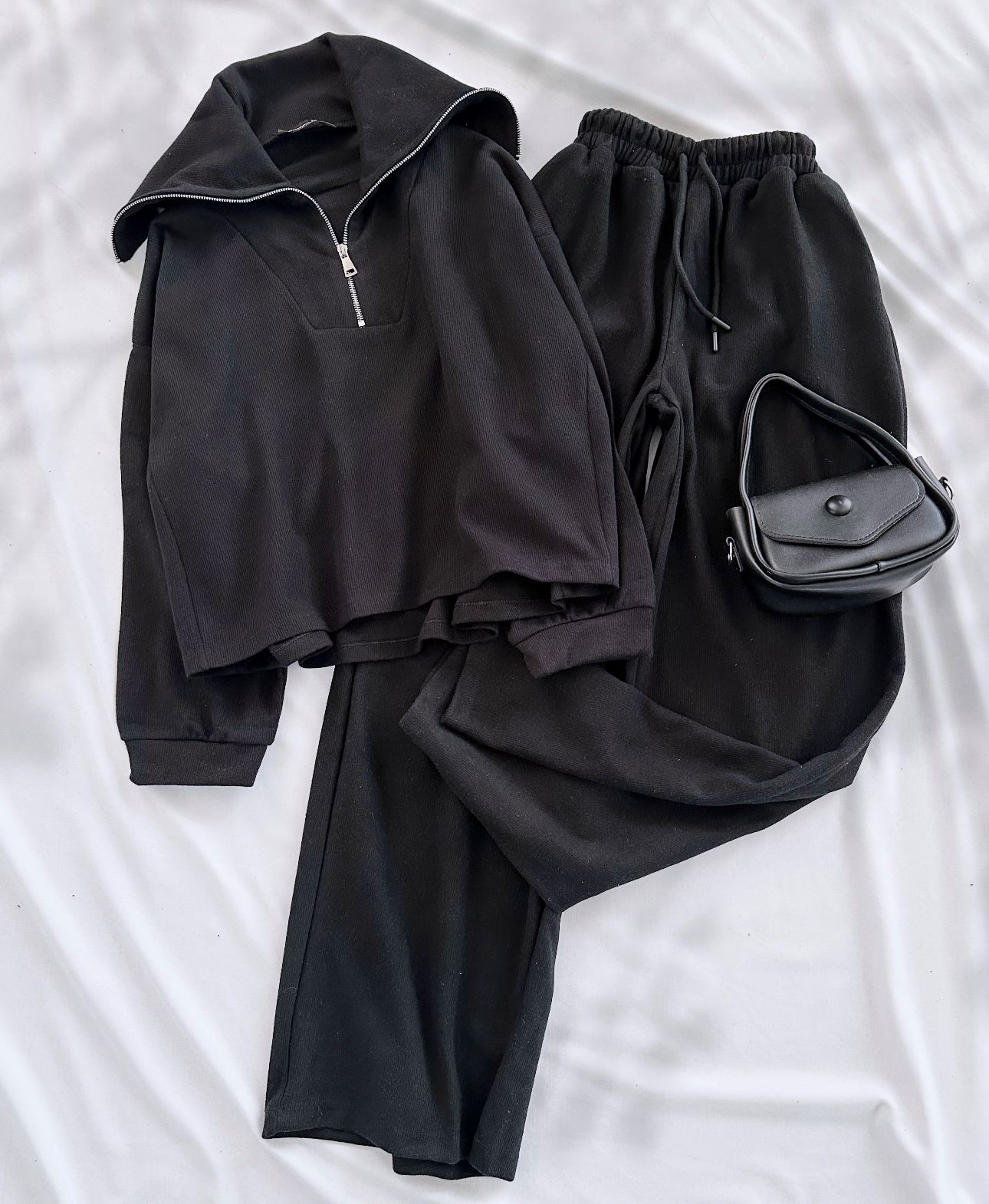 Siyah Yaka Fermuarlı Eşofman Takımı 