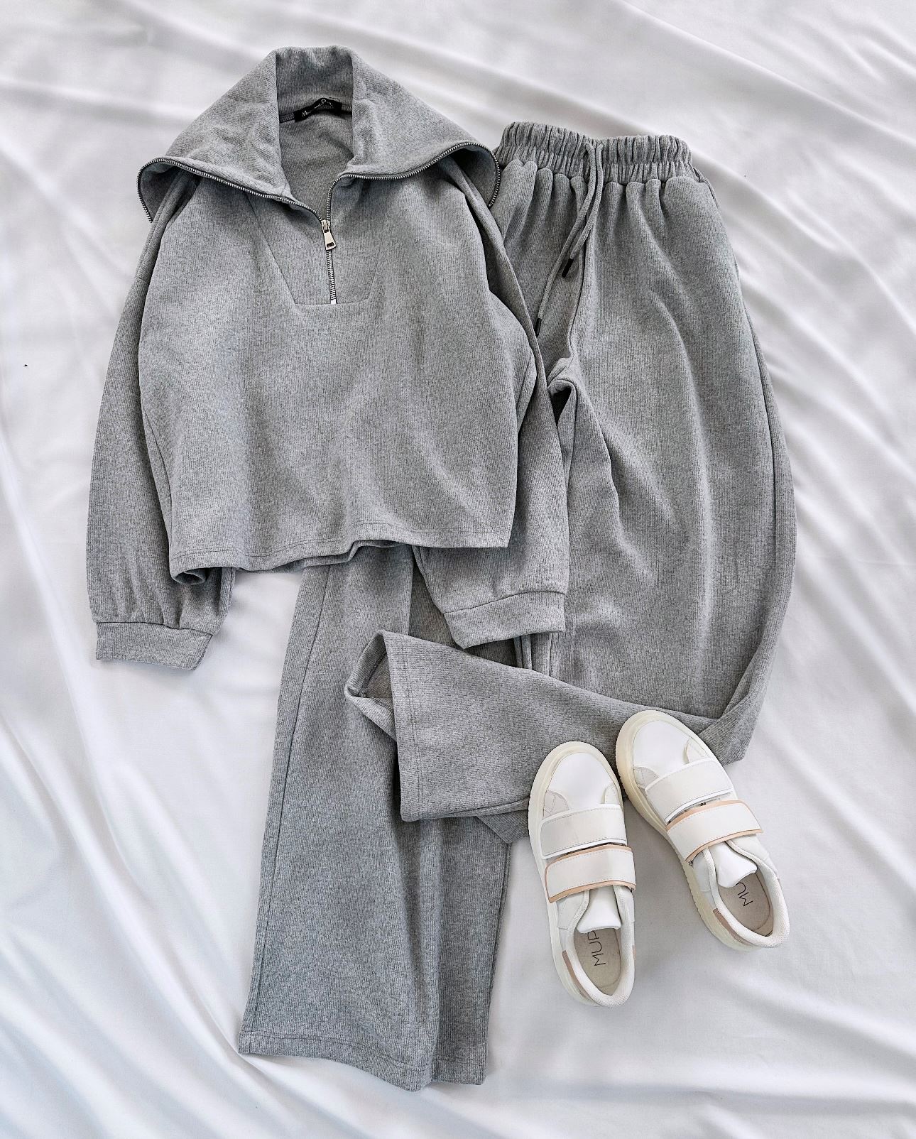 Gri Yaka Fermuarlı Eşofman Takımı