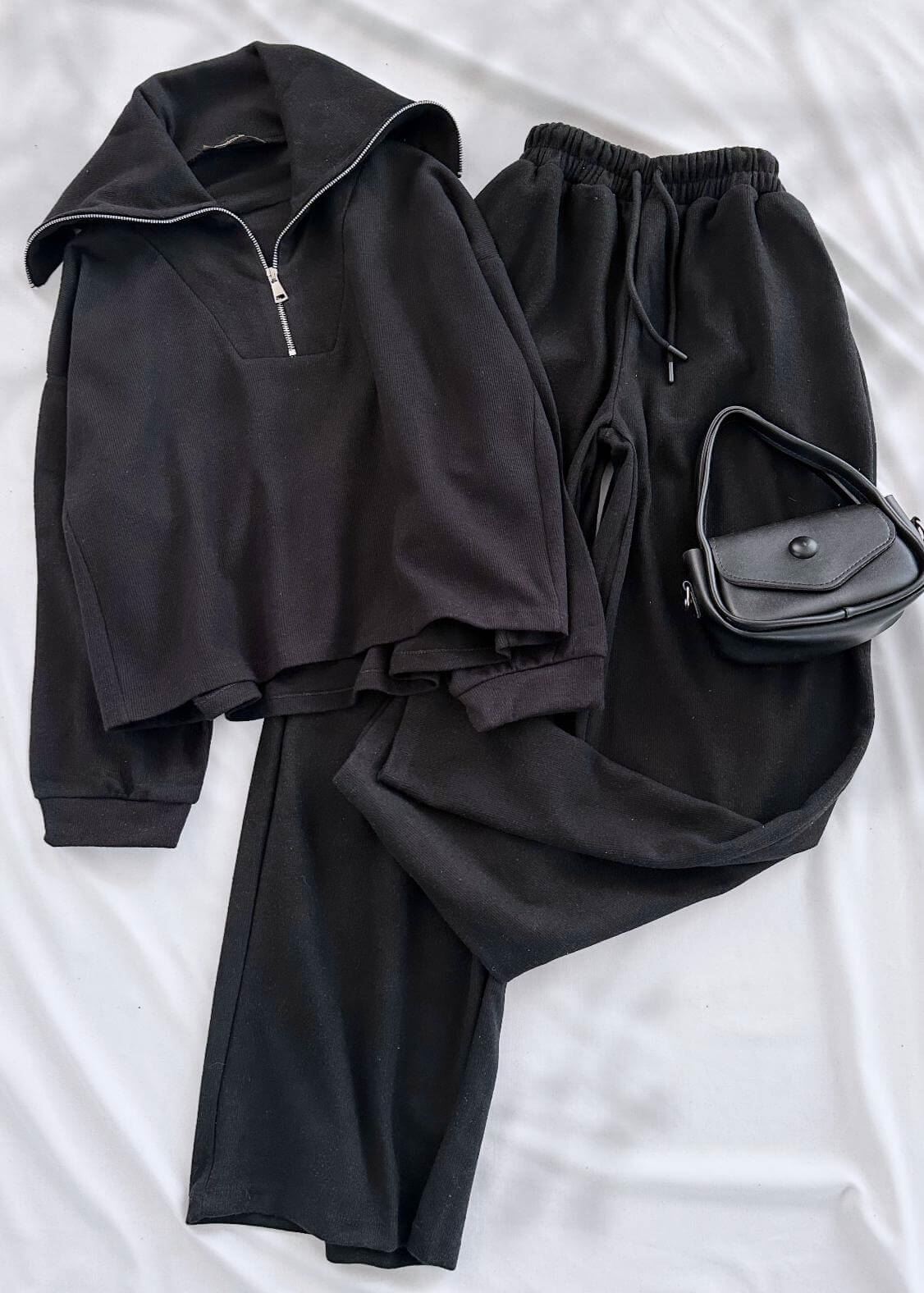 Siyah Yaka Fermuarlı Eşofman Takımı 