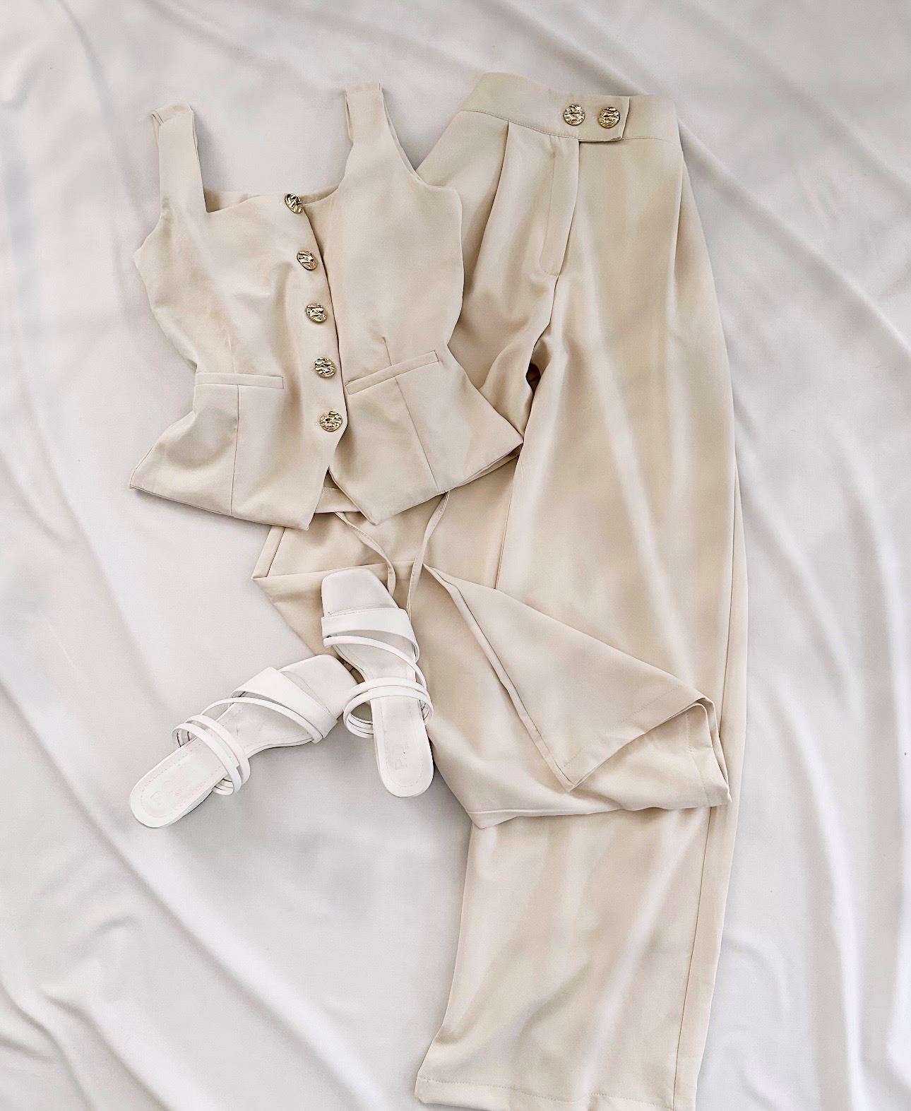 Bej Sırt Bağlama Detay Yelek Takım