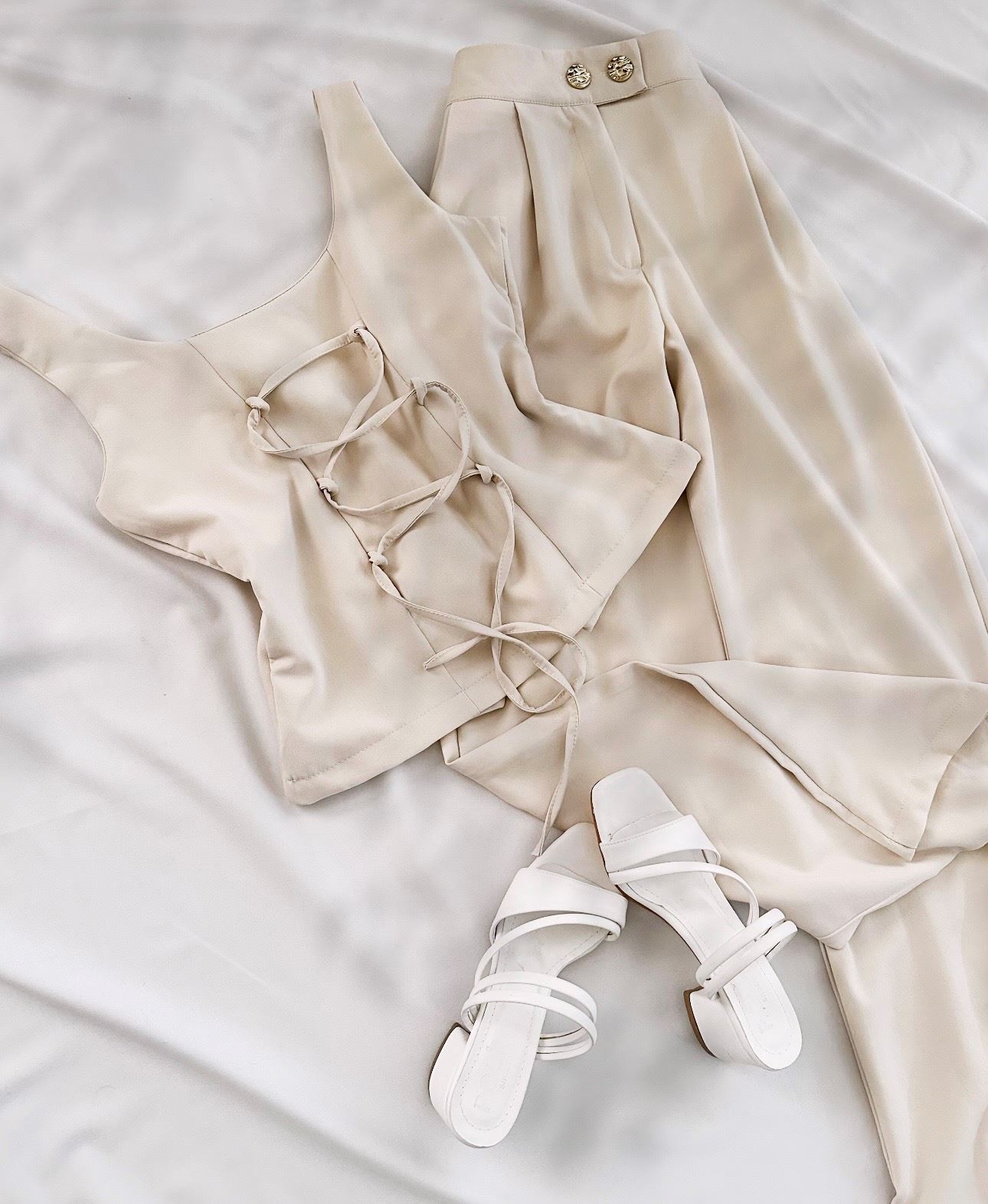 Bej Sırt Bağlama Detay Yelek Takım