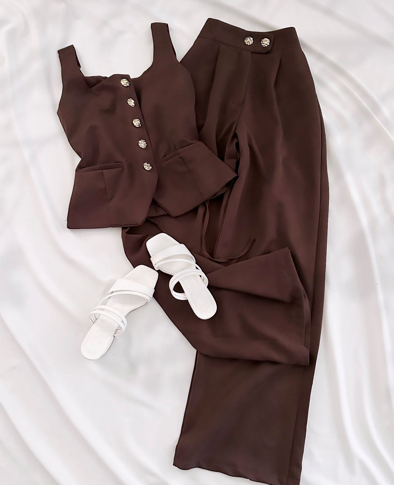 Kahverengi Sırt Bağlama Detay Yelek Takım