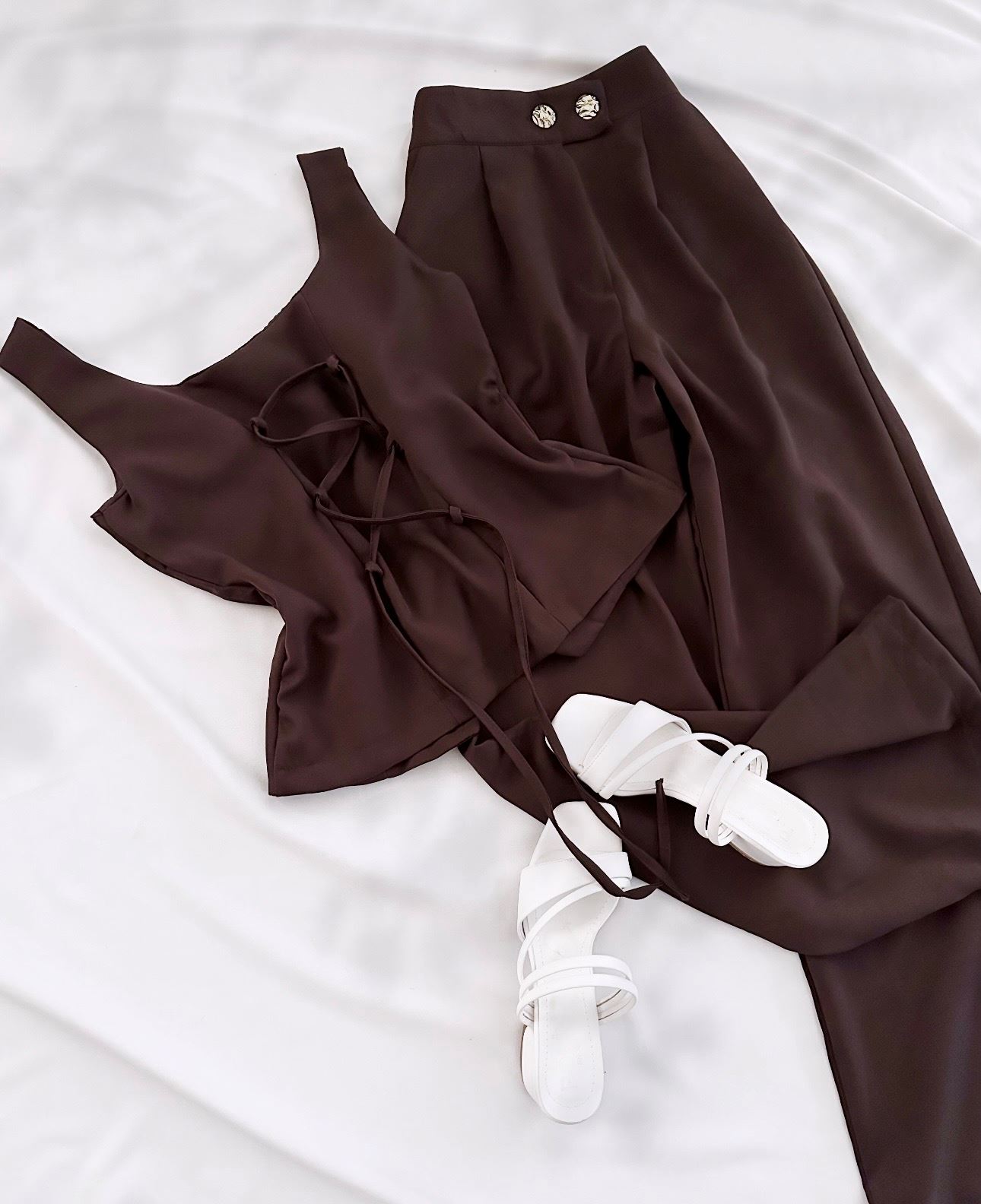 Kahverengi Sırt Bağlama Detay Yelek Takım