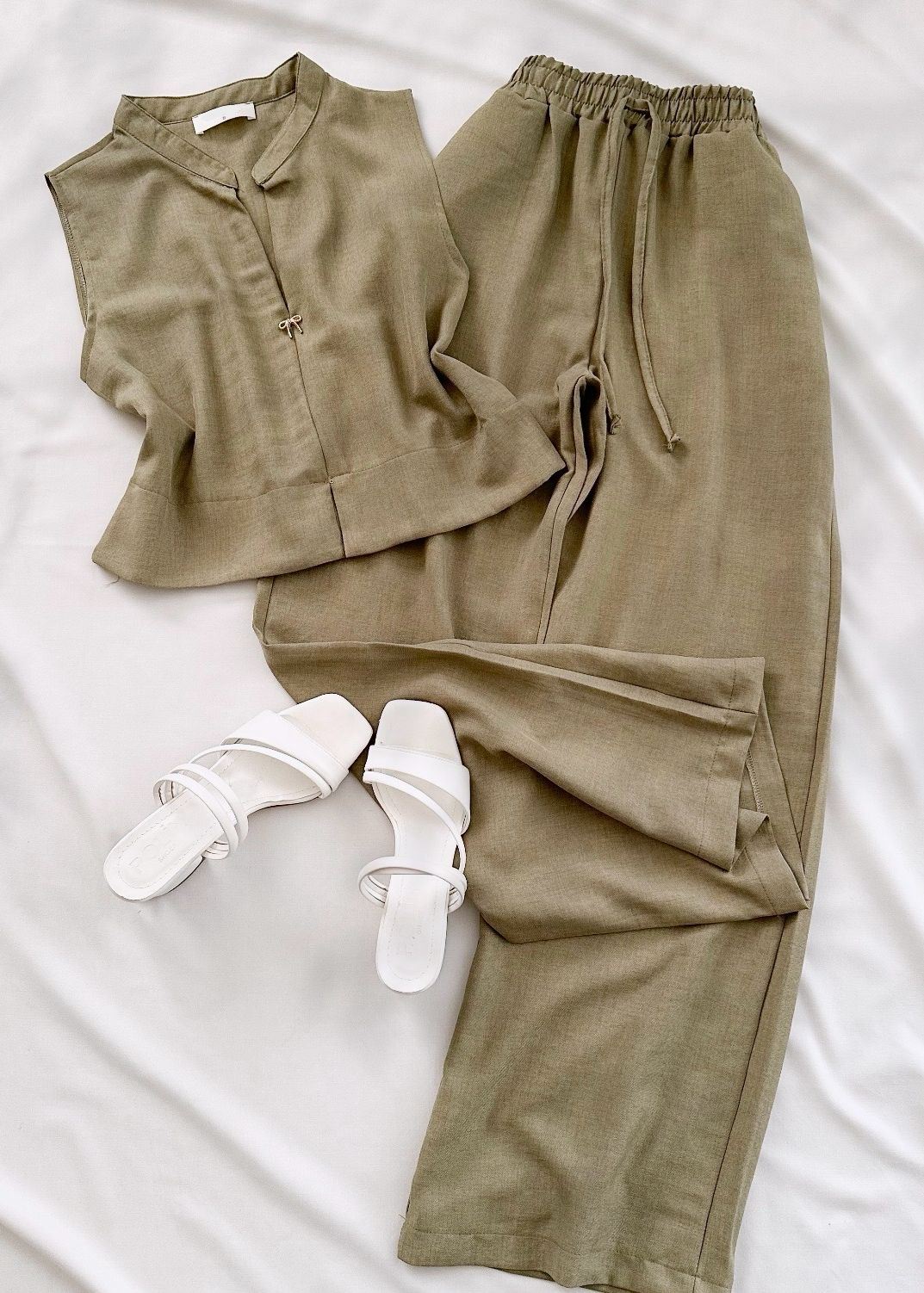 Yeşil Broş Detay Keten Takım