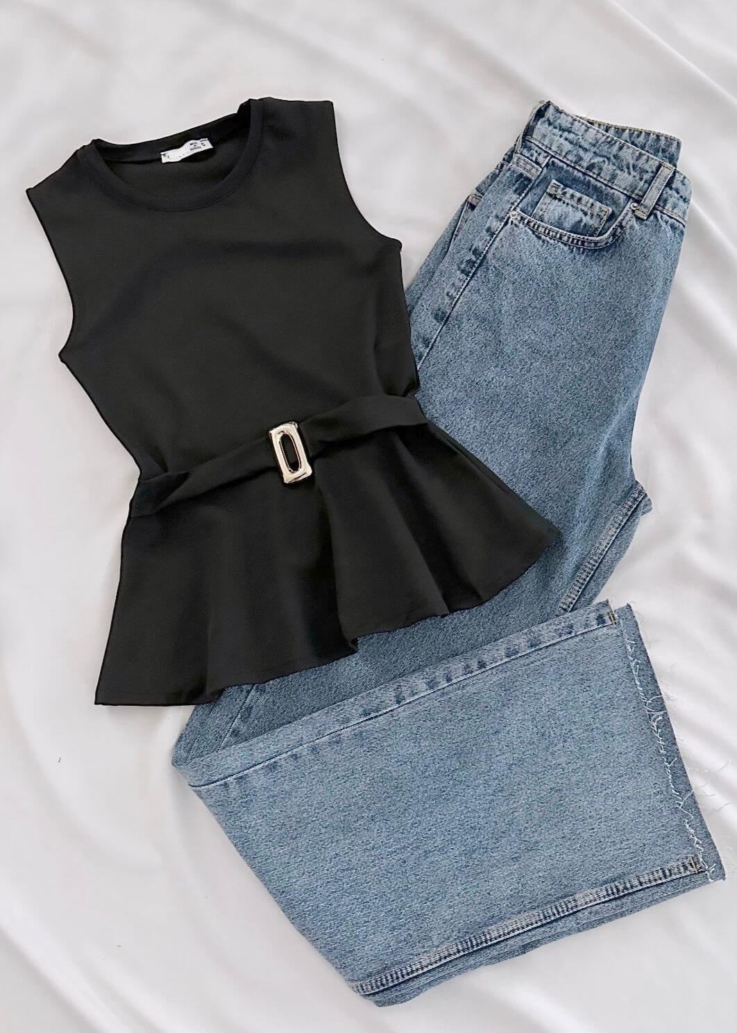 Siyah Aksesuar Detay Bluz