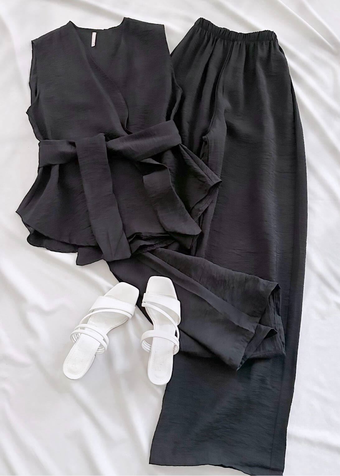 Siyah Kuşak Detay Kruvaze Takım