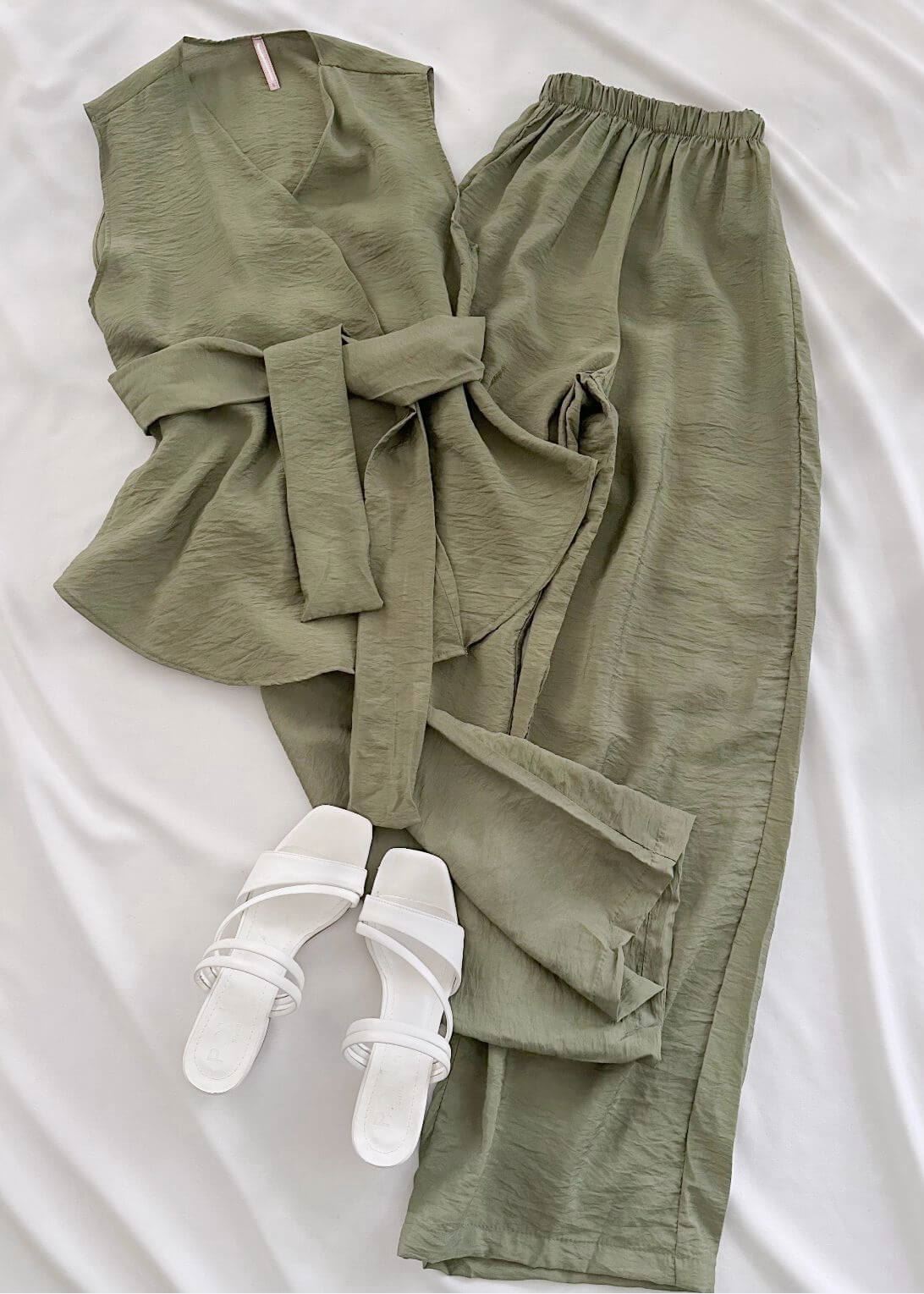 Yeşil Kuşak Detay Kruvaze Takım