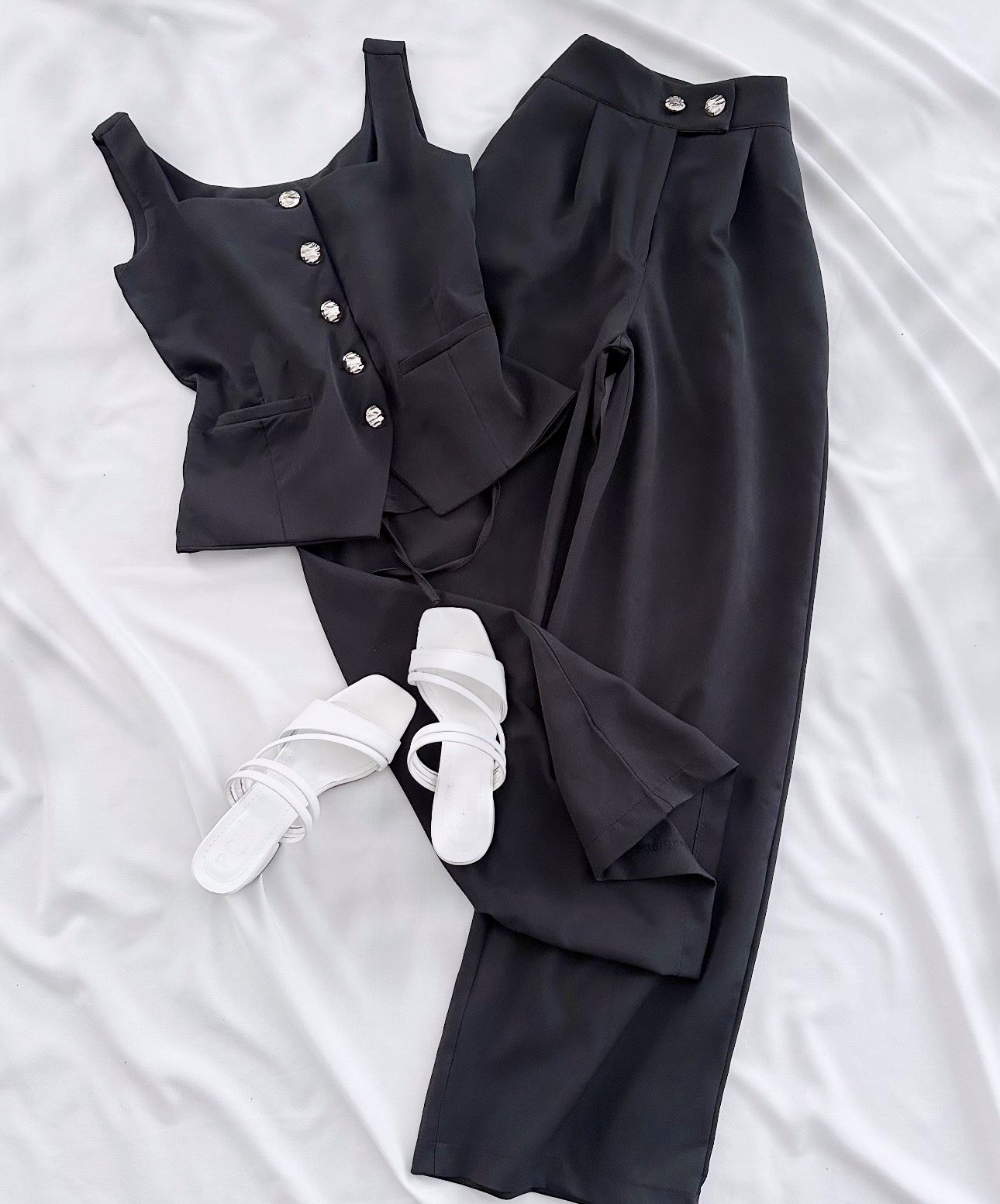 Siyah Sırt Bağlama Detay Yelek Takım