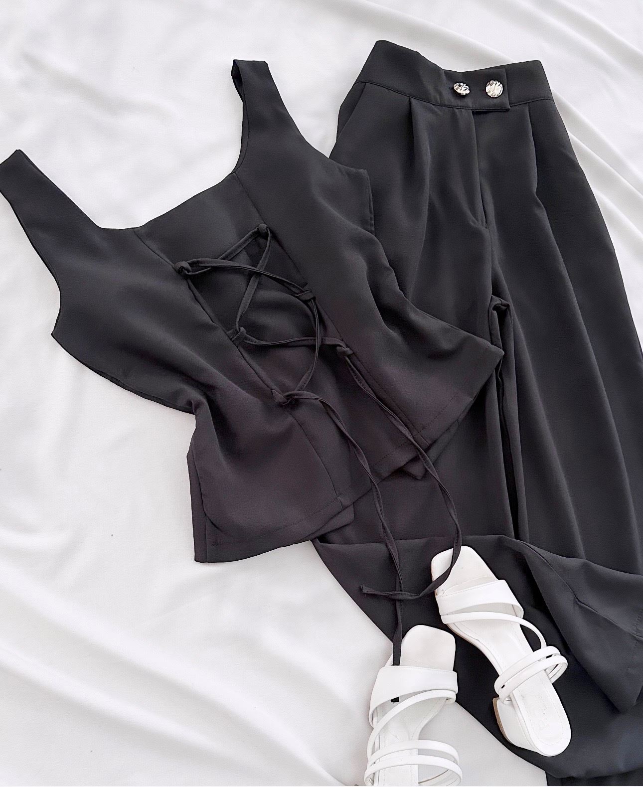 Siyah Sırt Bağlama Detay Yelek Takım