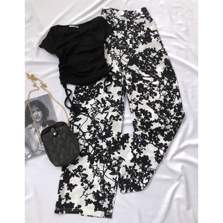 Siyah Yan Büzgü Detay Crop