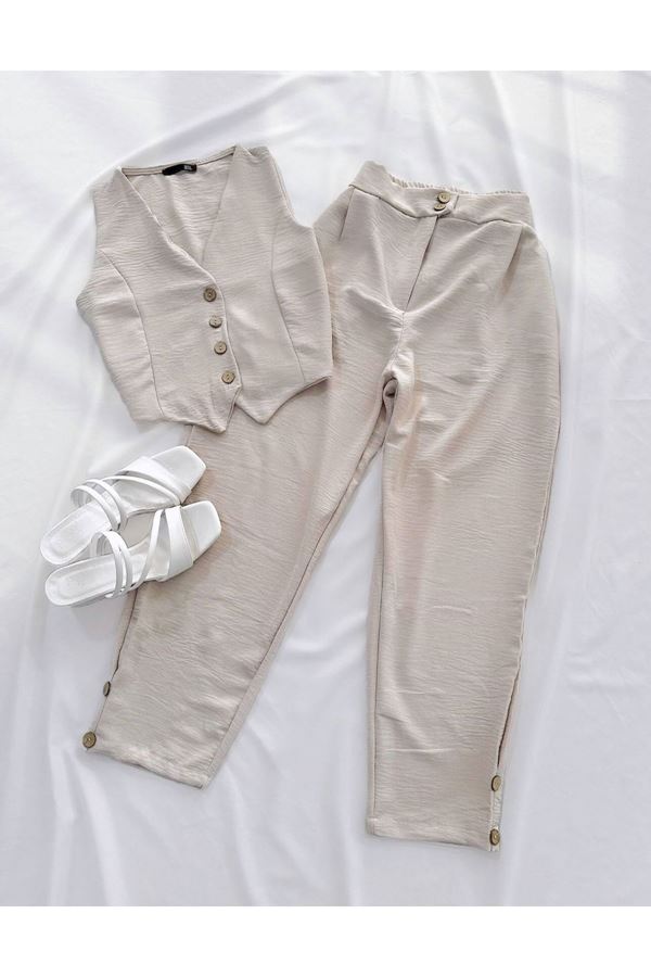 Bej Yelek Havuç Pantolon Takım