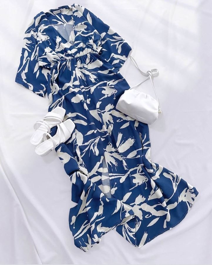 Mavi Desenli Kruvaze ön yırtmaç  Detay Uzun Elbise