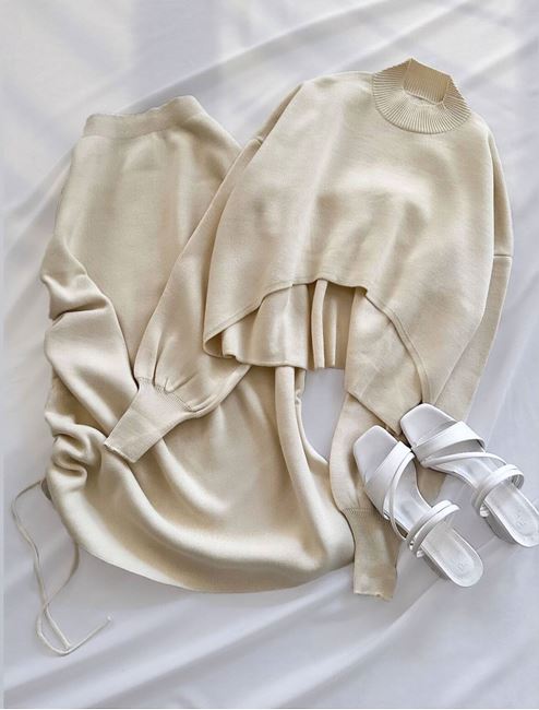 Bej Büzgü Detay Etek Triko Takım