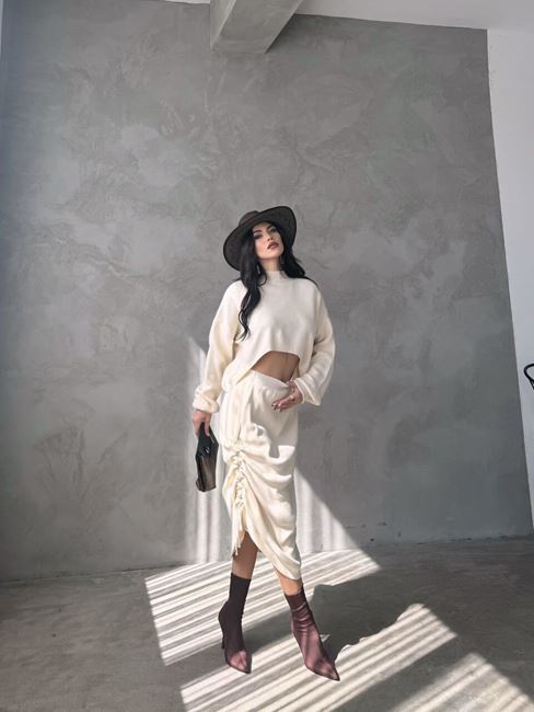 Bej Büzgü Detay Etek Triko Takım