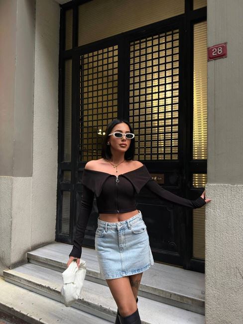 Siyah Peçete Yaka Fermuar Detay Bluz