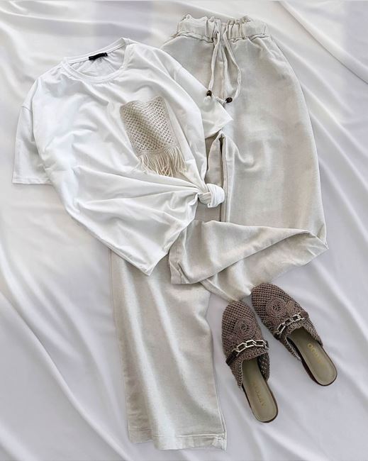 Beyaz Cep Detay Tişört