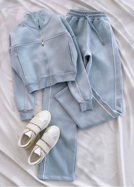 Mavi Biyeli Eşofman Takımı