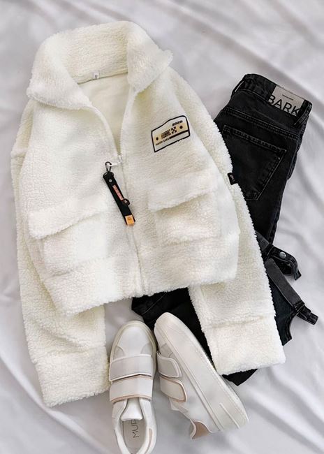 Beyaz Arma Detay Peluş Ceket