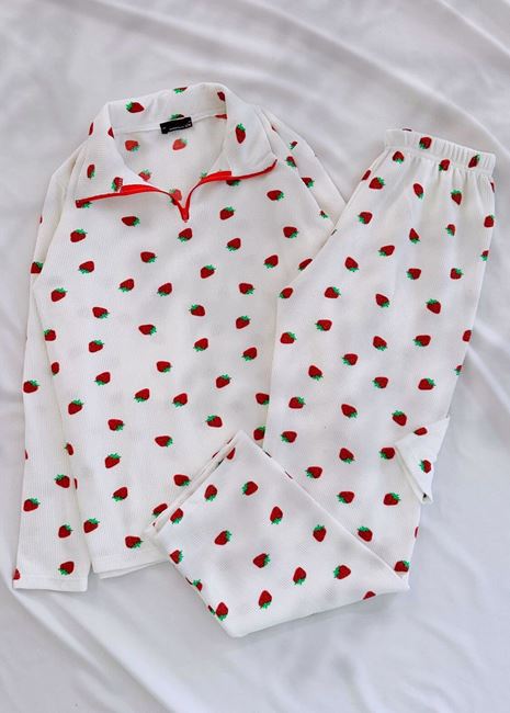 Beyaz Çilek Desen Waffle Kumaş Pijama Takımı