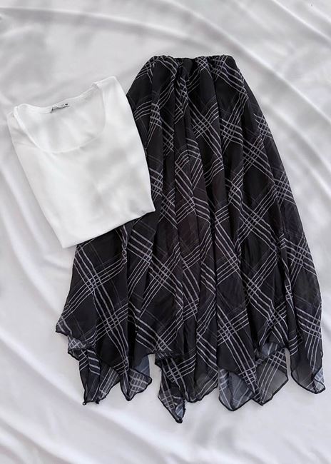 Siyah Desenli Şifon Asimetrik Etek