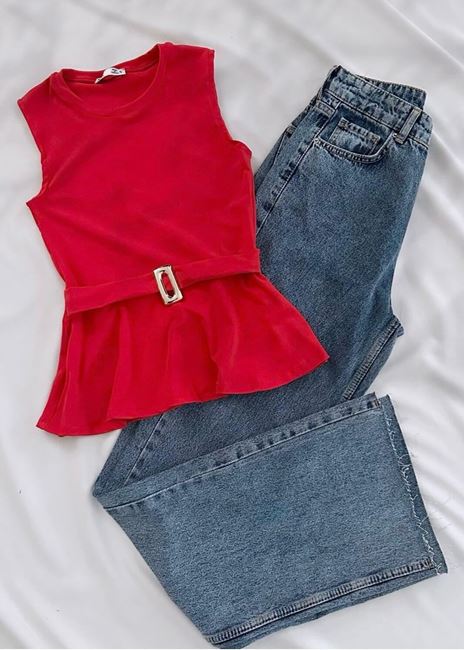 Kırmızı Aksesuar Detay Bluz