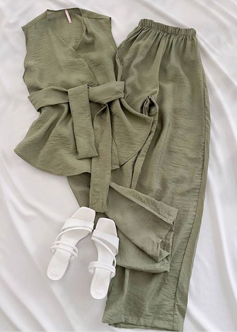 Yeşil Kuşak Detay Kruvaze Takım