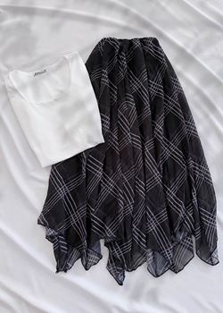 Siyah Desenli Şifon Asimetrik Etek