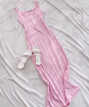 Pembe Kare Yaka Basic Elbise